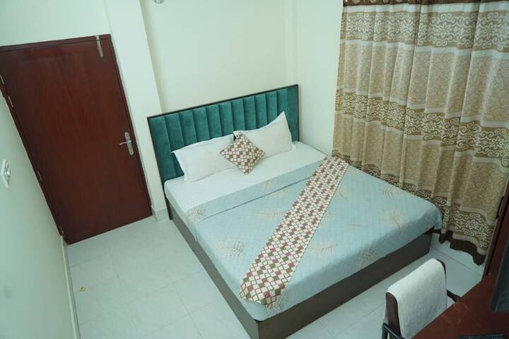Room 27 of 35