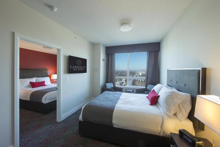1 Bedroom Suite Queen Bed (4 of 18)