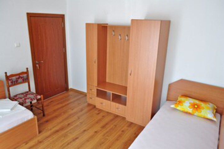 Room 25 of 33