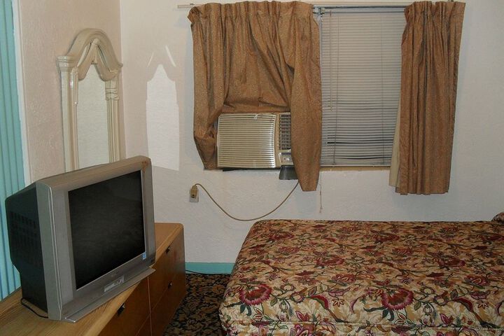 Room 6 of 62