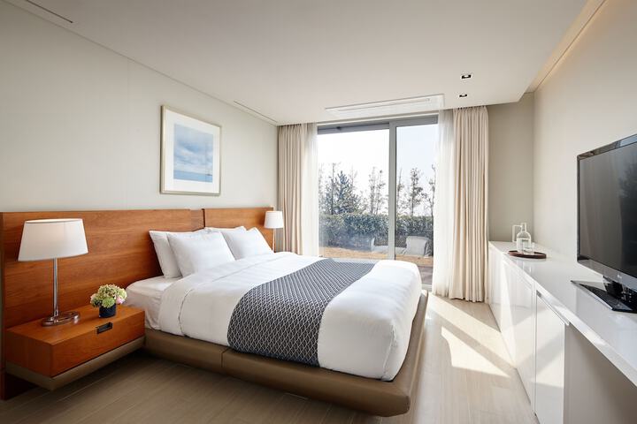 Room 21 of 136