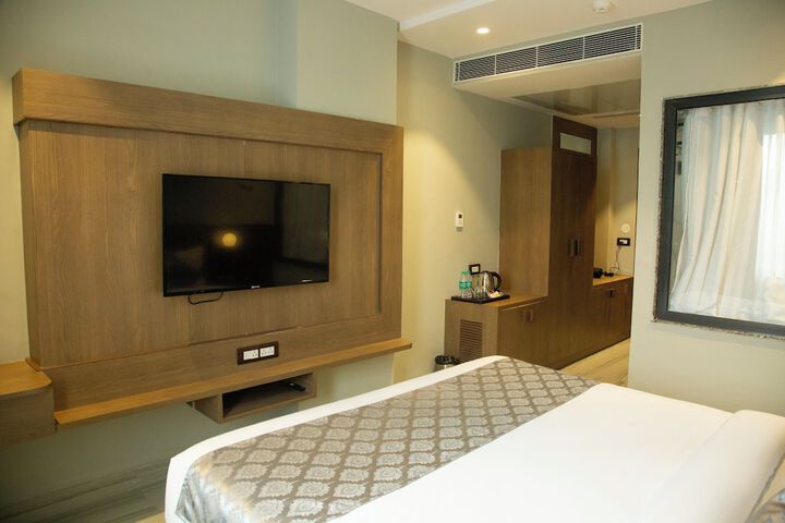 Room 11 of 29