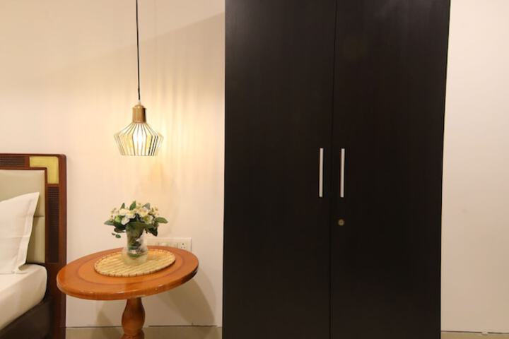 Room 13 of 31