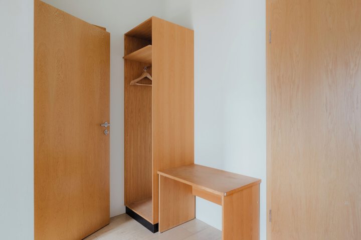 Room 10 of 103