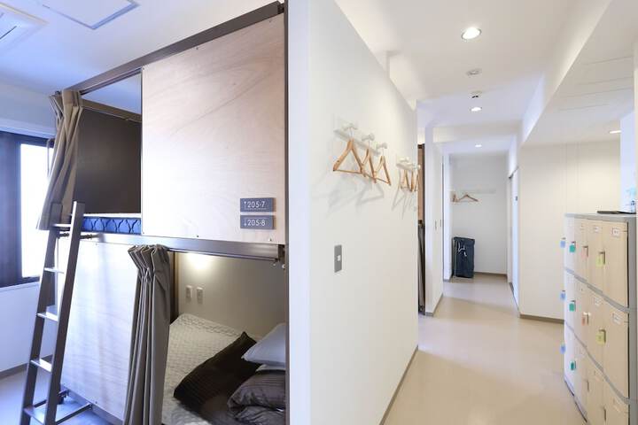 Room 27 of 64