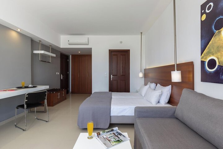 Room 11 of 35