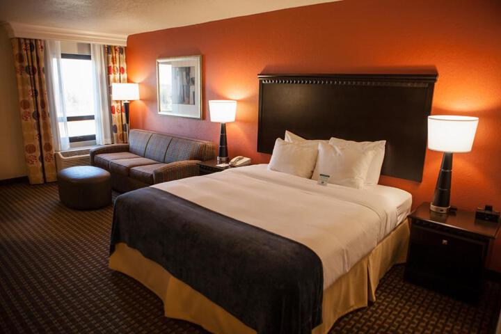 Business King Bed (1 of 8)