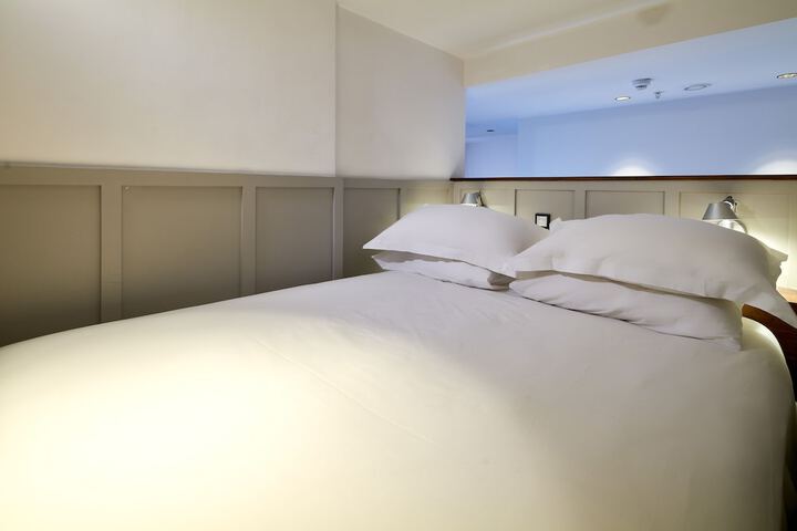 Room 28 of 239