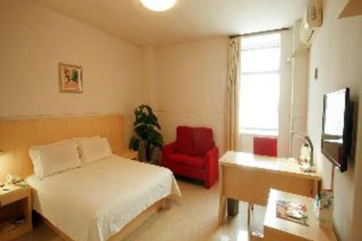 Room 9 of 10