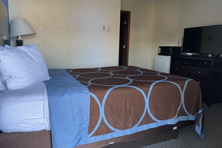 Standard Single Room 1 Queen Bed (1 of 3)