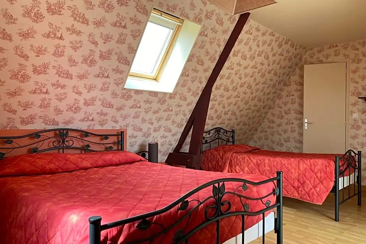 Room 2 of 9