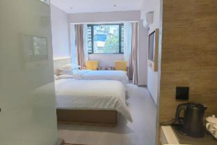 Room 10 of 12
