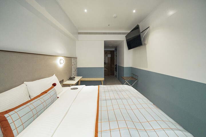 Room 65 of 199