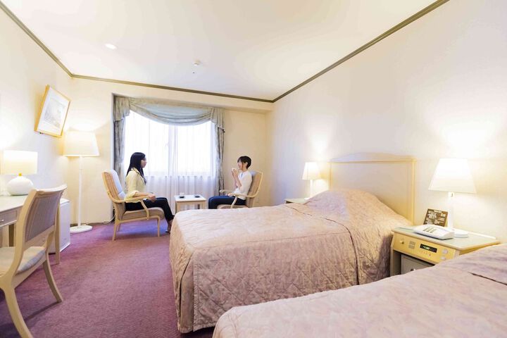 Room 8 of 35
