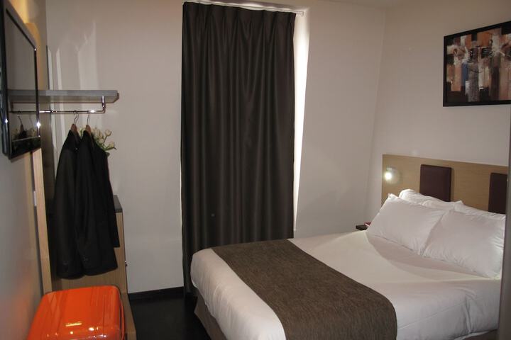 Room 7 of 48