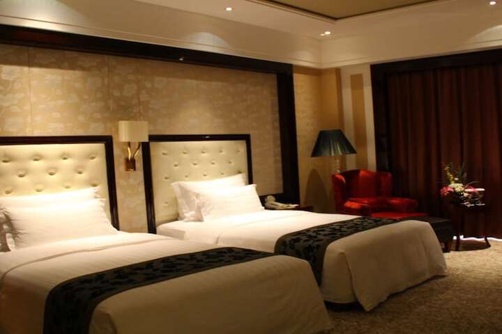 Room 8 of 28