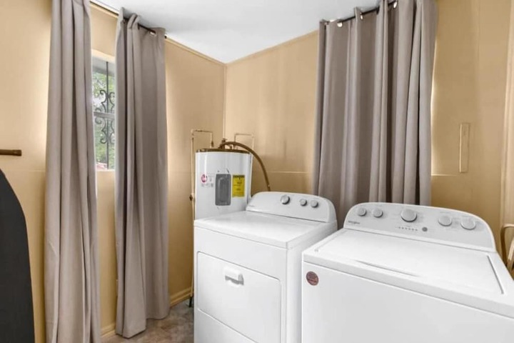 Laundry 30 of 41