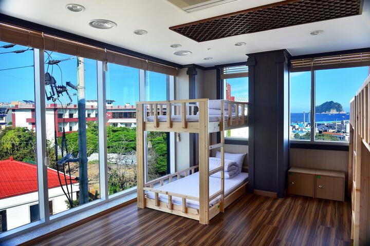 Room 4 of 43