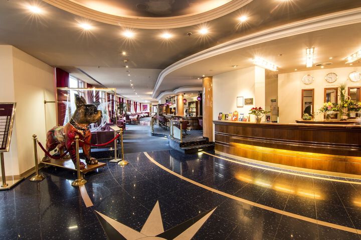 Guest Lobby