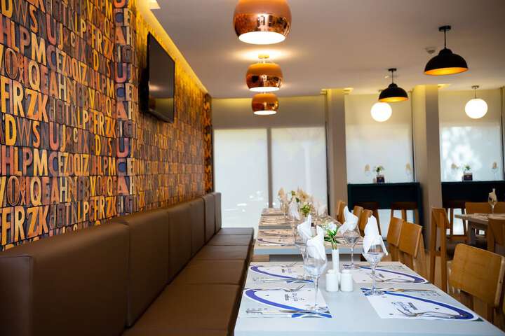 Dining 53 of 79