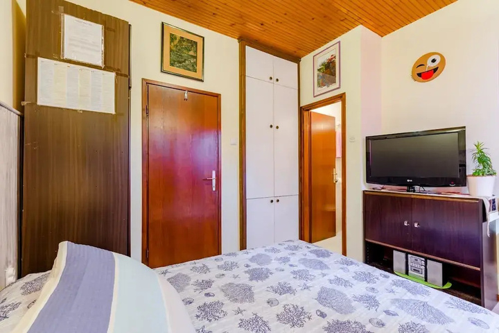 Room 7 of 17