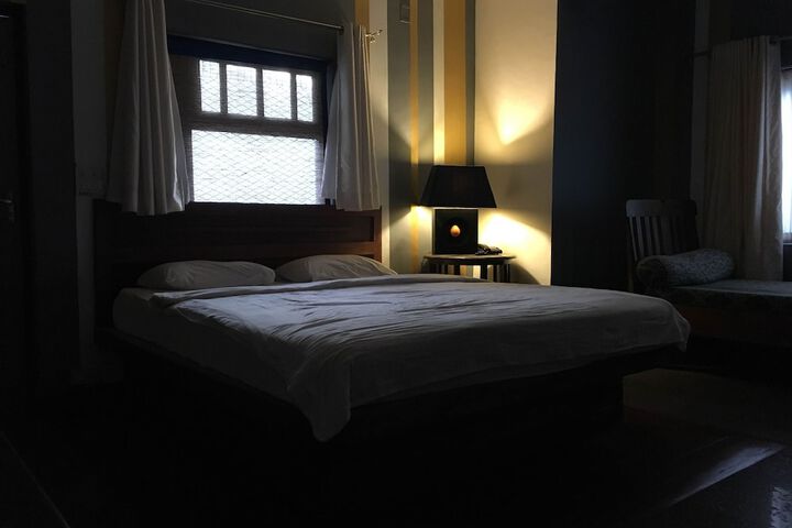 Room 8 of 30