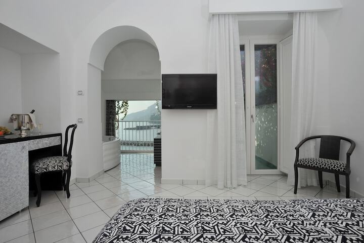 Room 8 of 101