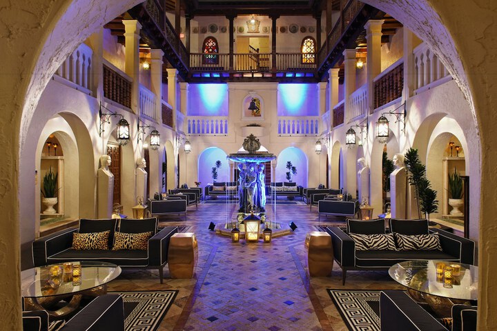 Lobby lounge