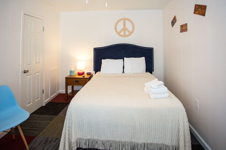 Room 11 of 114