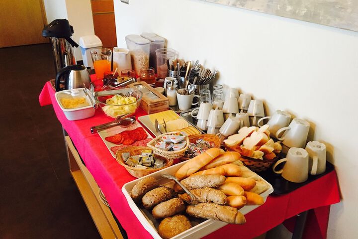 Breakfast/Coffee Service 59 of 98