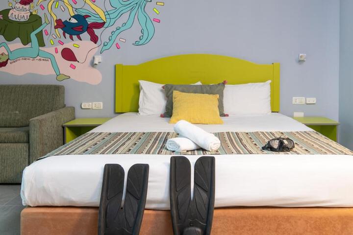 Room 21 of 115