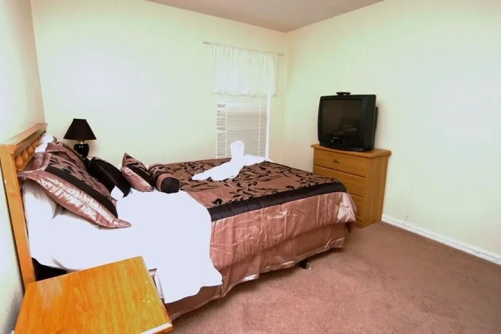 Room 3 of 27