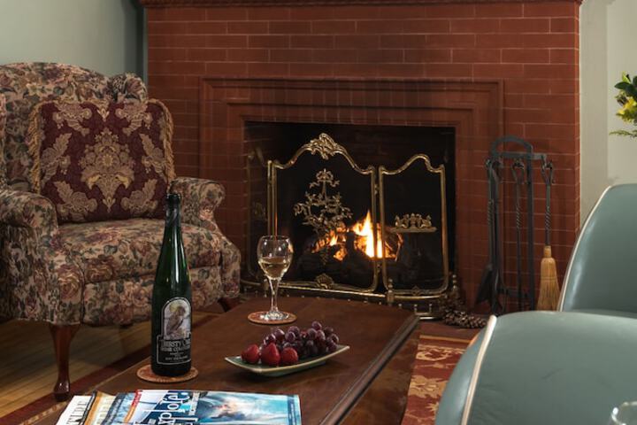 Lounge 47 of 55