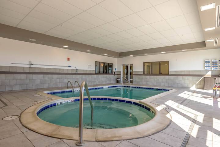 Indoor spa tub