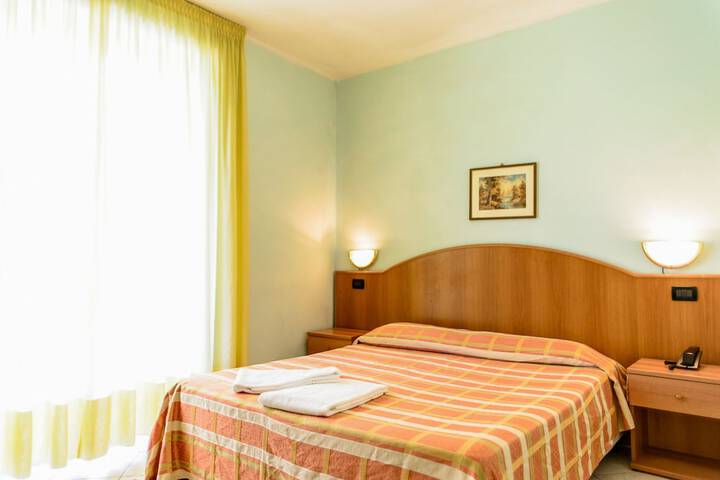 Room 6 of 42