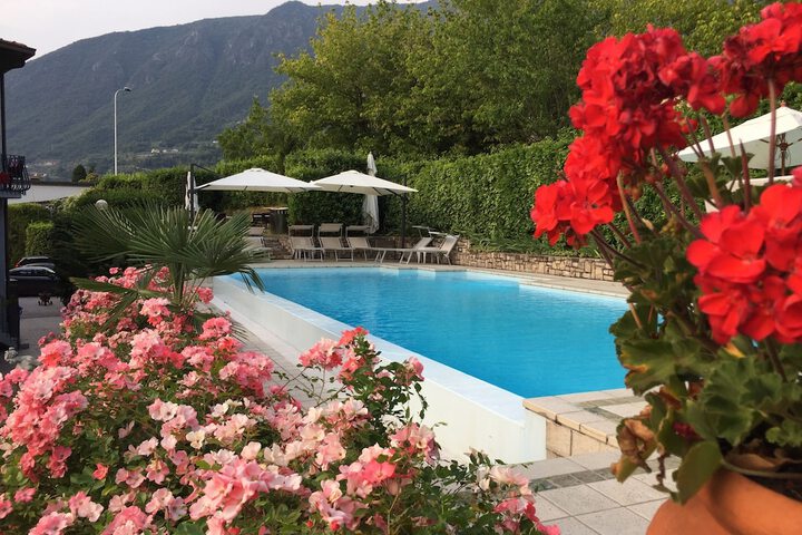Pool 27 of 60
