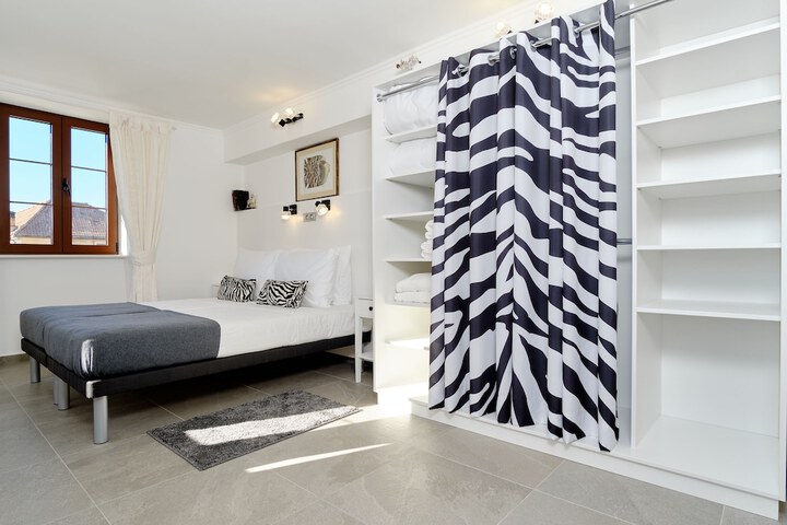Room 2 of 57