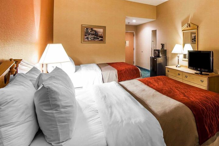 2 Queen Beds (6 of 10)