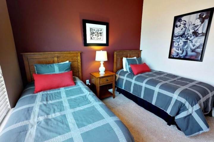 Room 10 of 34