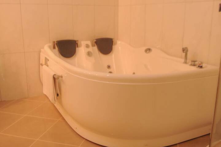 Hot Tub 27 of 39
