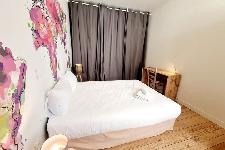 Room 6 of 15