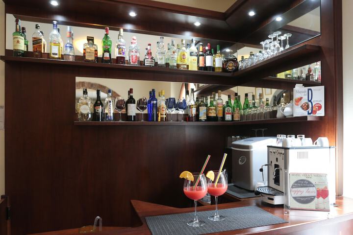 Lounge 50 of 53