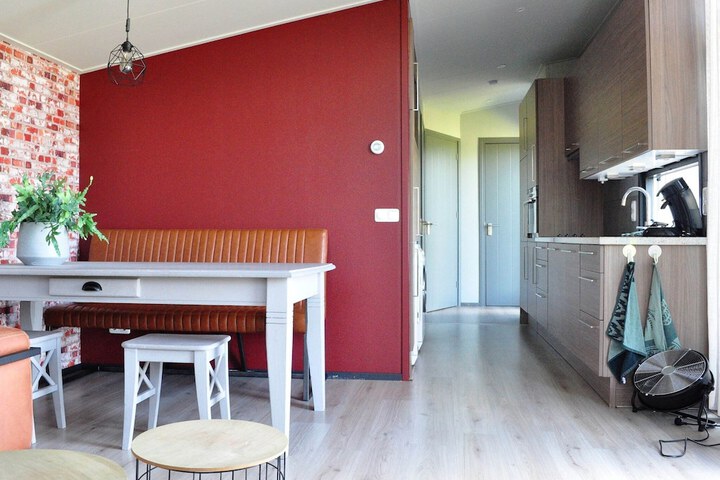 Dining 11 of 21