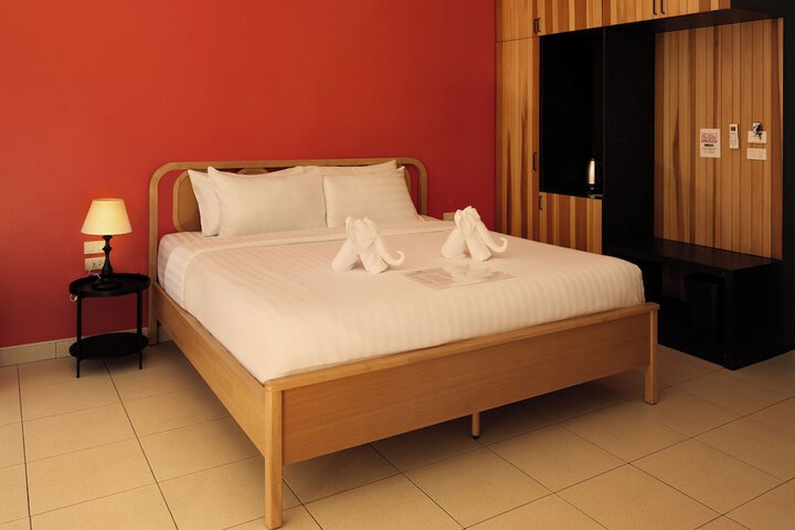 Room 33 of 62