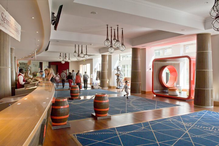 Entrance & Lobby