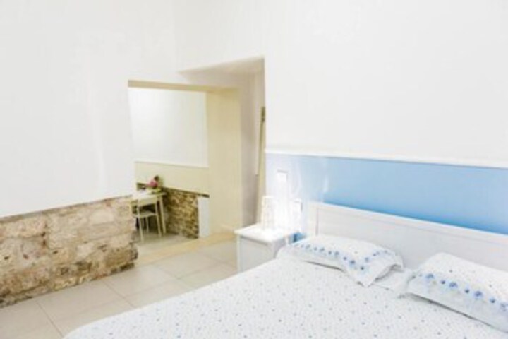 Room 10 of 14