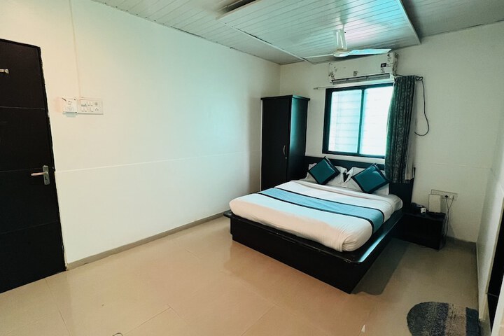 Room 4 of 11