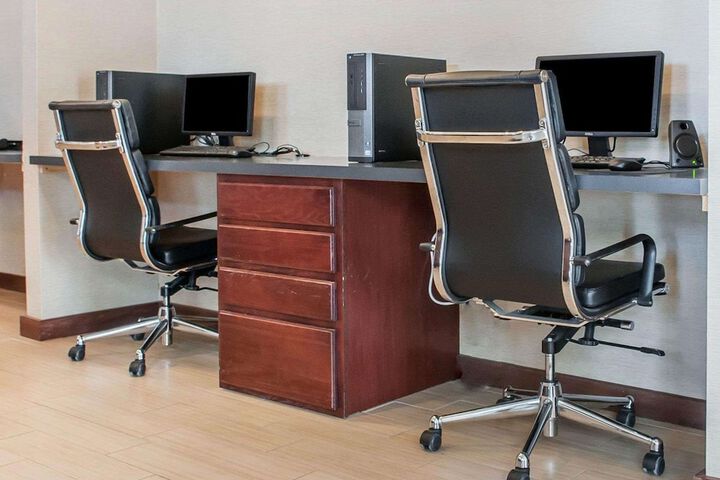 Business Center 29 of 34