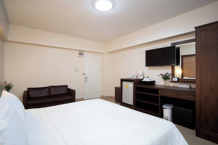 Room 28 of 67