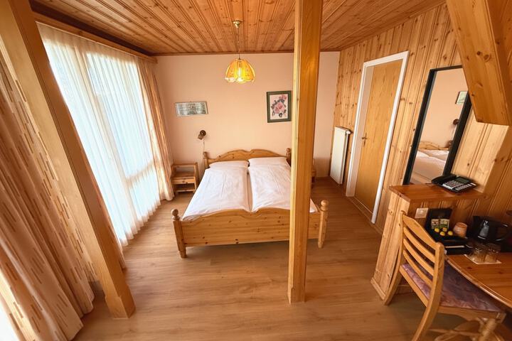 Room 9 of 163